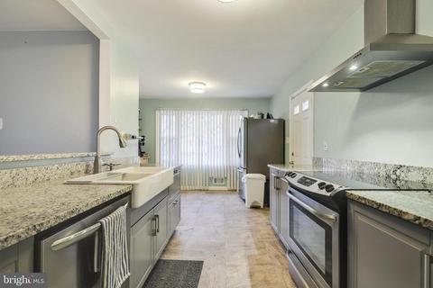 8924 Walkerton Dr, Lanham, MD 20706 photo 13