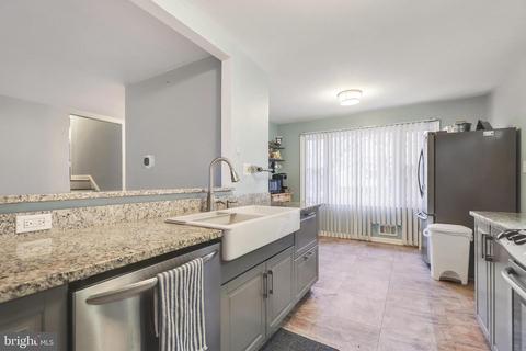 8924 Walkerton Dr, Lanham, MD 20706 photo 15
