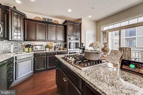 9612 Smithview Pl, Lanham, MD 20706 photo 4