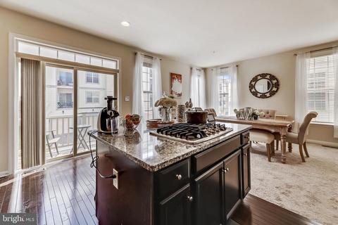 9612 Smithview Pl, Lanham, MD 20706 photo 5