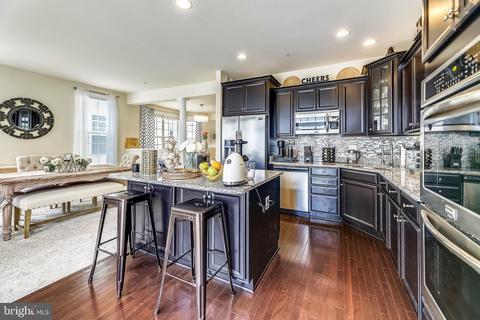 9612 Smithview Pl, Lanham, MD 20706 photo 3