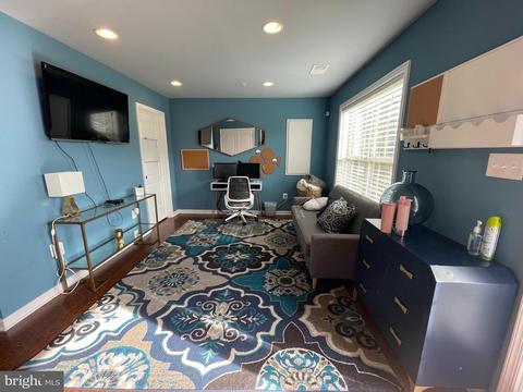 9308 Smithview Pl, Lanham, MD 20706 photo 4