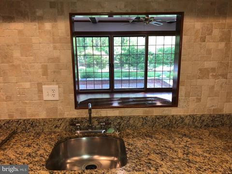 9203 Lawnview Ln, Laurel, MD 20708 photo 12