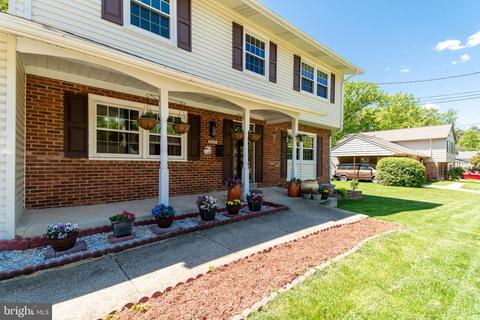 8505 Magnolia Dr, Lanham, MD 20706 photo 6