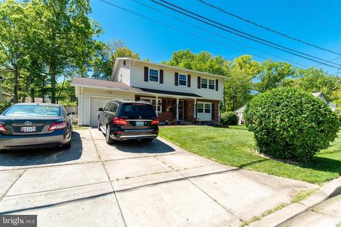 8505 Magnolia Dr, Lanham, MD 20706 photo 3