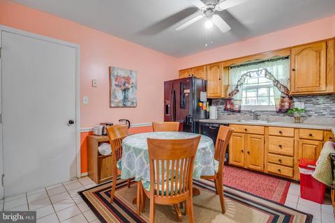 8505 Magnolia Dr, Lanham, MD 20706 photo 17