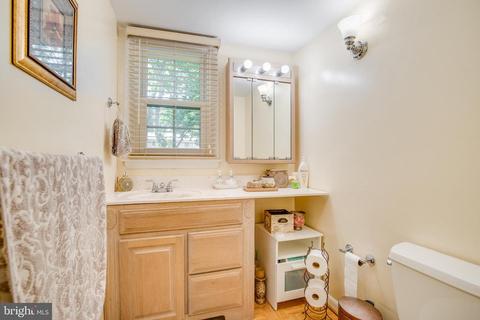 8505 Magnolia Dr, Lanham, MD 20706 photo 24