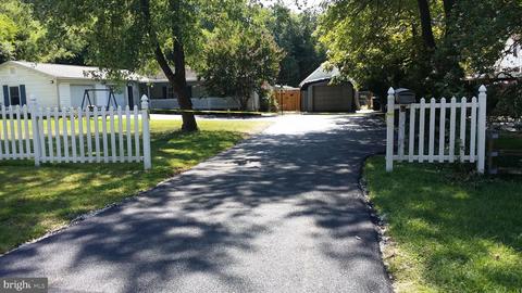 9345 Dubarry Ave, Lanham, MD 20706 photo 1