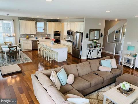 264 Evelyne St, Chester, MD 21619