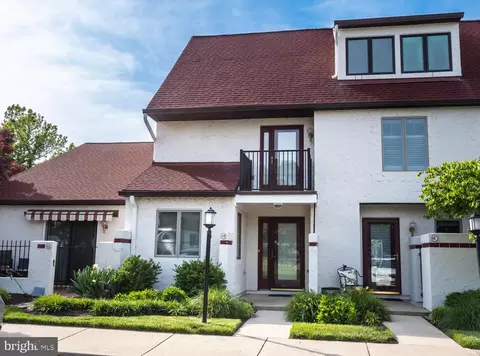 6 Queen Victoria Way # b, Chester, MD 21619