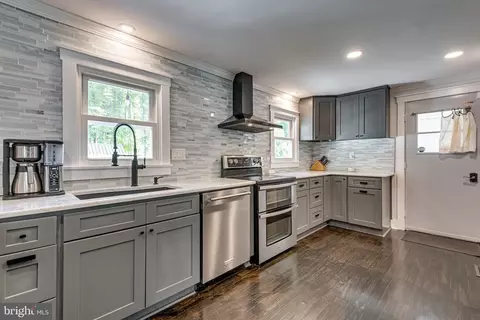 306 Bay City Rd, Stevensville, MD 21666