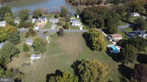 117 N Lake Dr, Stevensville, MD 21666