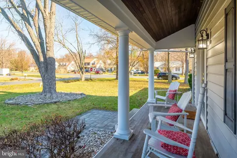 201 Oakwood Ln, Stevensville, MD 21666