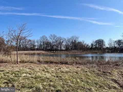 203 Riverside Dr, Chester, MD 21619