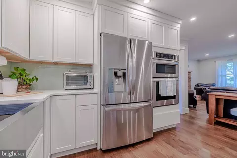 Kitchen - 103 Old Point Rd, Chester, MD 21619 photo 8 of 10