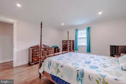 Bedroom - 103 Old Point Rd, Chester, MD 21619 photo 4 of 8