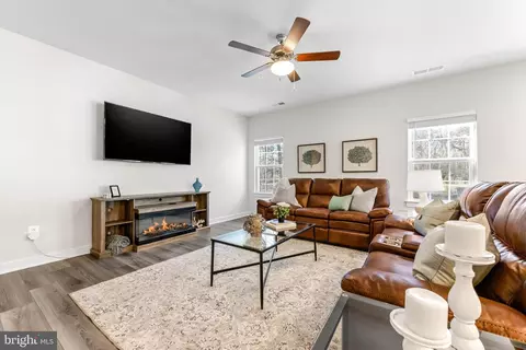 Living - 126 Pixie Ct, Grasonville, MD 21638 photo 2 of 5