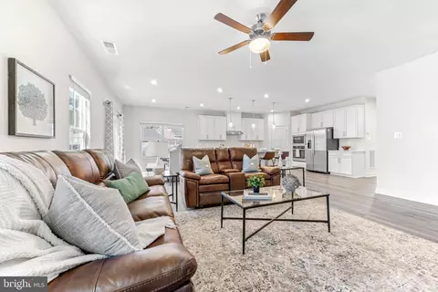Living - 126 Pixie Ct, Grasonville, MD 21638 photo 4 of 5