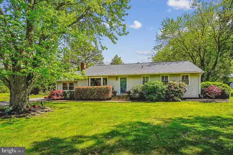 123 N Lake Dr, Stevensville, MD 21666
