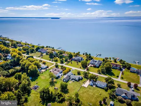 212 Prospect Bay Dr W, Grasonville, MD 21638