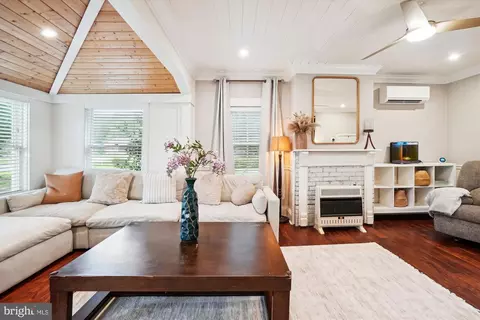523 Love Point Rd, Stevensville, MD 21666