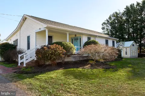 231 Love Point Ave, Stevensville, MD 21666