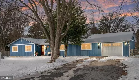 300 Tower Dr, Stevensville, MD 21666