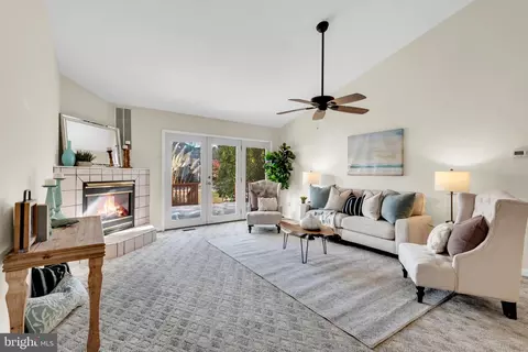 6004 Bridgepointe Dr, Chester, MD 21619