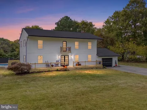 302 S Lake Dr, Stevensville, MD 21666