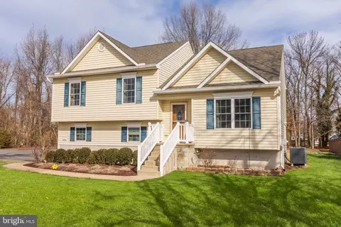 906 Old Love Point Rd, Stevensville, MD 21666