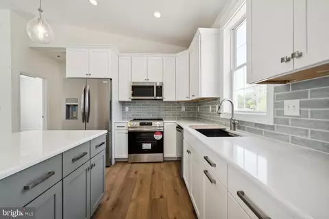 Entry Way - 122 3rd St, Crumpton, MD 21628 photo 2 of 2
