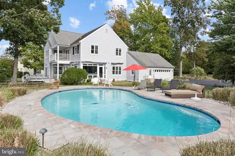 245 Lighthouse View Dr, Stevensville, MD 21666