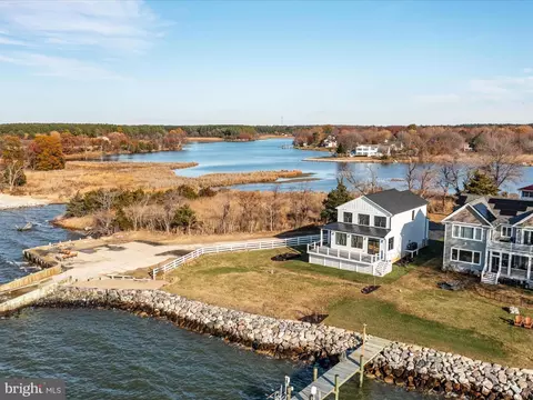 100 Beachside Dr, Stevensville, MD 21666