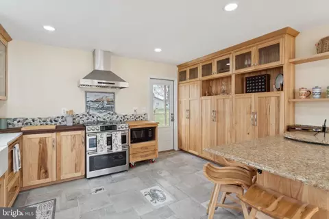 227 Love Point Ave, Stevensville, MD 21666