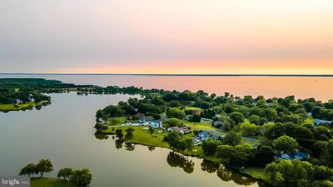 321 S Lake Dr, Stevensville, MD 21666