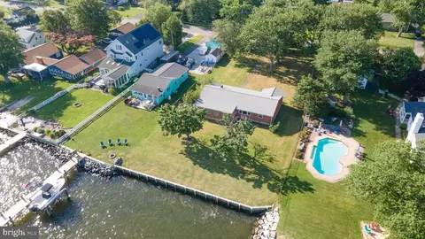 1000 Chester River Dr, Grasonville, MD 21638
