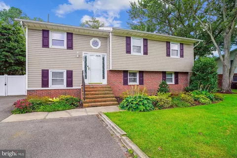 204 Skipper Ln, Chester, MD 21619