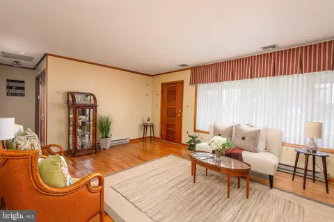 Living - 1401 Calvert Rd, Chester, MD 21619 photo 4 of 4
