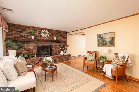 Living - 1401 Calvert Rd, Chester, MD 21619 photo 3 of 4