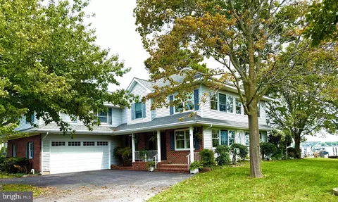 902 Long Point Rd, Grasonville, MD 21638