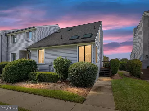 206 Marion Quimby Dr #B-6, Stevensville, MD 21666