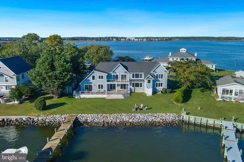 1026 Long Point Rd, Grasonville, MD 21638