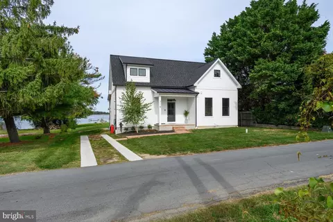 318 Old Point Rd, Chester, MD 21619