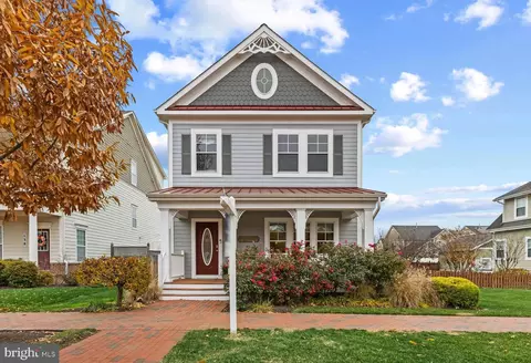 132 Claiborne St, Chester, MD 21619