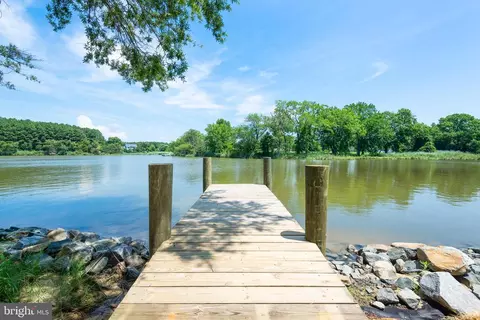 118 N Lake Dr, Stevensville, MD 21666