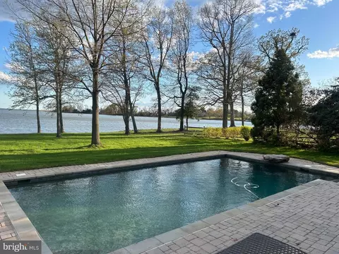 137 Tanners Point Dr, Stevensville, MD 21666