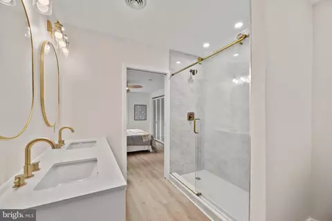 9401 Romancoke Rd, Stevensville, MD 21666