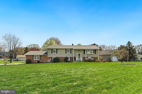 201 Beachside Dr, Stevensville, MD 21666