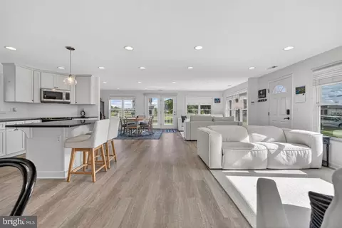 713 Bay Dr, Stevensville, MD 21666