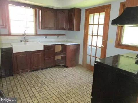 Kitchen - 214 Broad St, Crumpton, MD 21628 photo 2 of 2